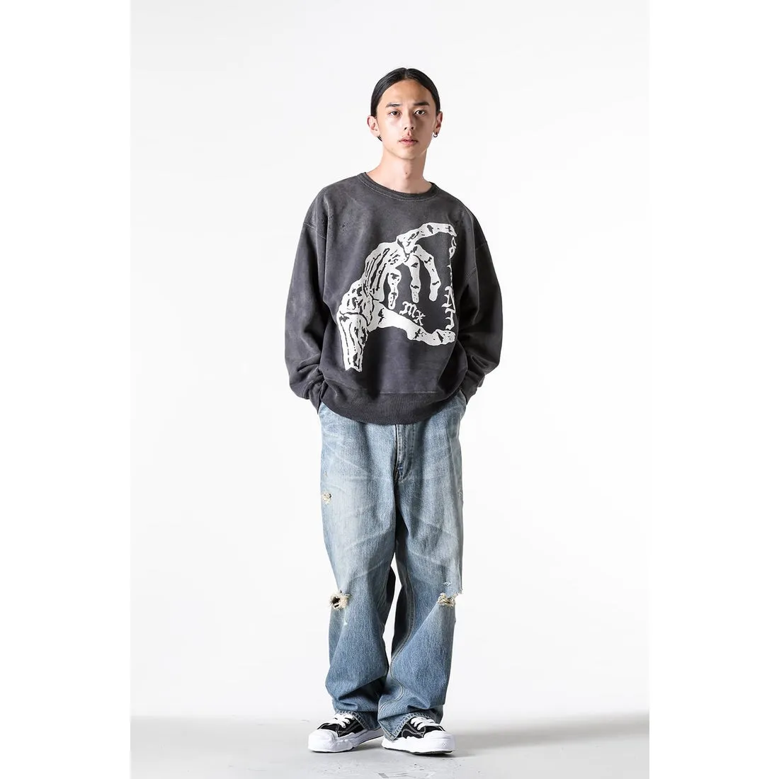 SAINT M×××××× BONE SAINT CREW SWT/BLK Bone SAINT destruction sweatshirt, washed black S-XL Assute dyeing, genuine whole garment sprayed with horse-hair fading process, collar/cuffs frayed in many places, front and rear panels/sleeves super complex fraying, heavy washing and water distressing, correct fruit mark/angel mark
